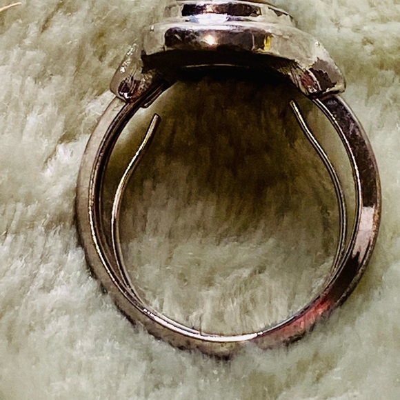 Avon Vintage Pretty Albalone size 6 1/2 Silver Ring. - Picture 3 of 7
